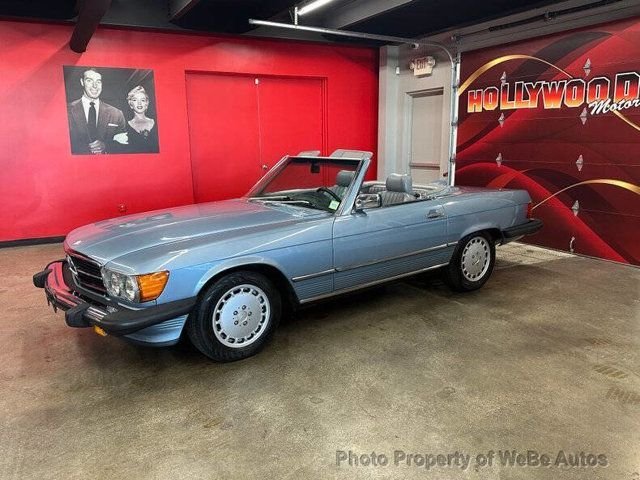 MercedesBenz 560 in Calverton, NY, United States 3 - 19181106