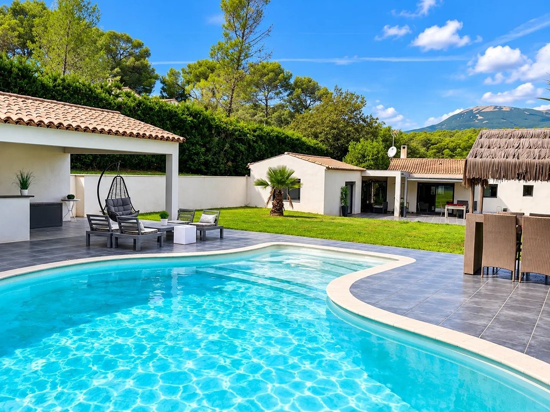 Villa in Nord, Roquefort-les-Pins, France 1 - 19178261