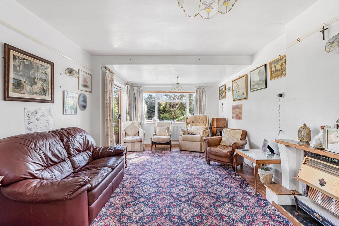 Haus in Lower Bourne, England 2 - 19174809