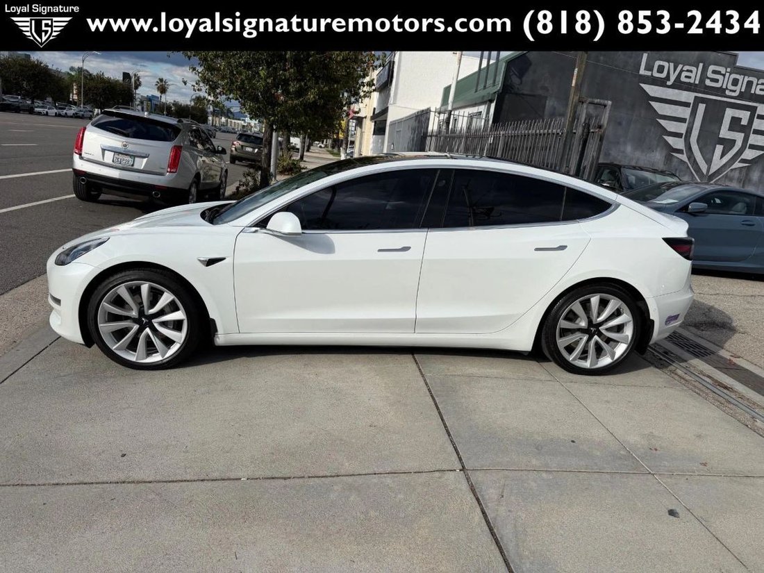 Sedan in Van Nuys, CA, United States 4 - 19178610