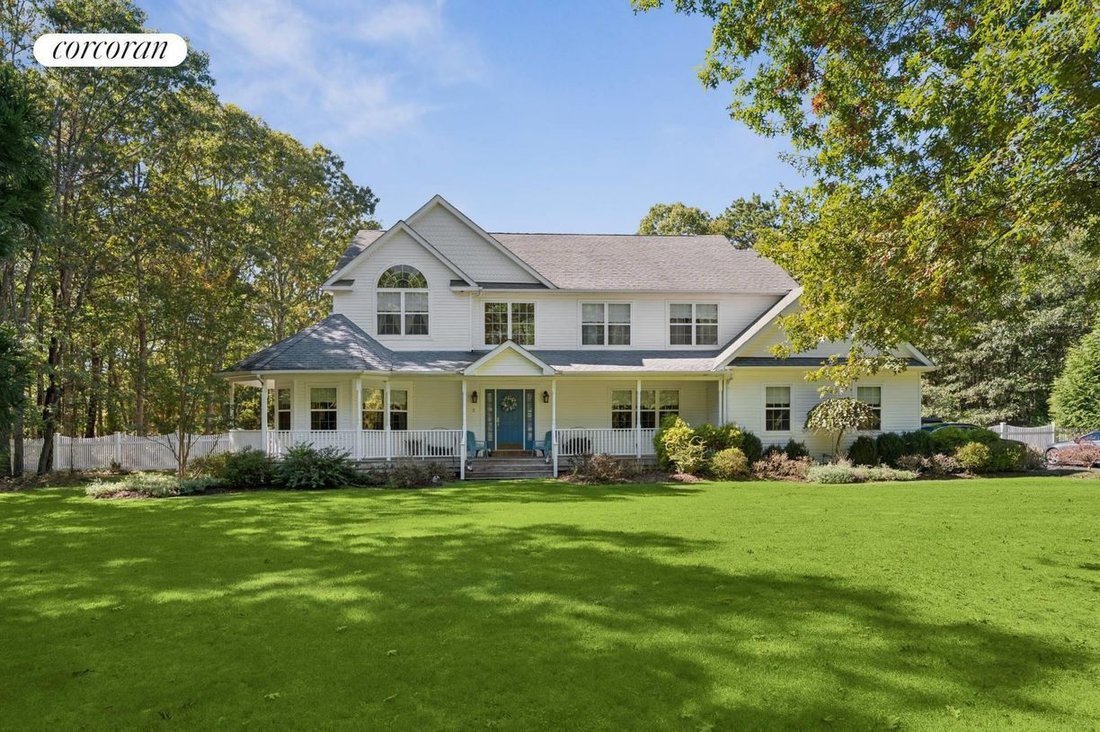 House in Manorville, New York, United States 1 - 19180889
