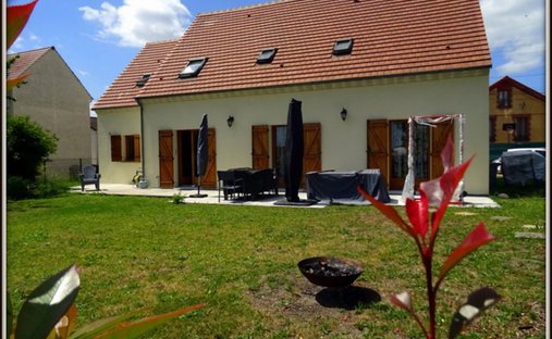 House in Carrieres Faucilles-Butte Pinson, Montmagny, France 1
