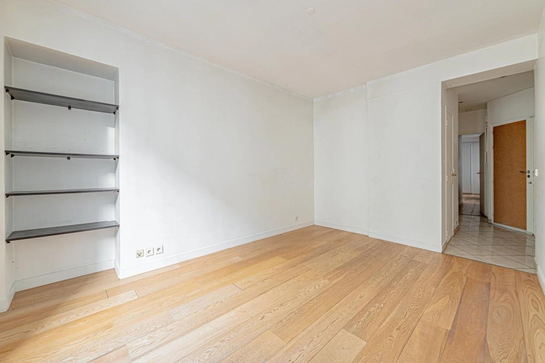 Apartment in Palais Royal, Paris 1er Arrondissement, Paris 4 - 19148395
