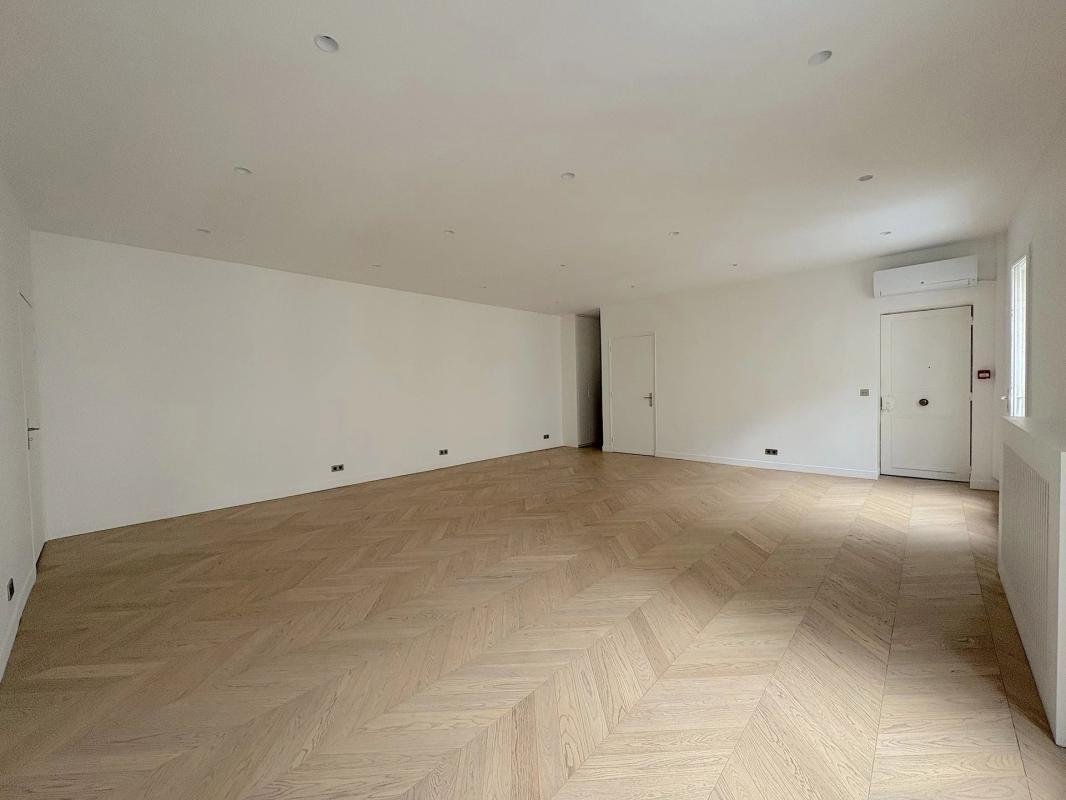 Wohnung in Triangle d'Or, Paris 8e Arrondissement, Paris 5 - 19170050
