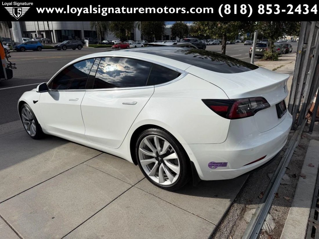 Sedan in Van Nuys, CA, United States 5 - 19178610