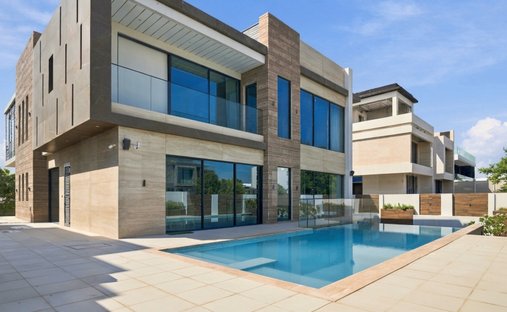 Villa in Hadaeq Sheikh Mohammed Bin Rashid, Dubai, United Arab Emirates 1