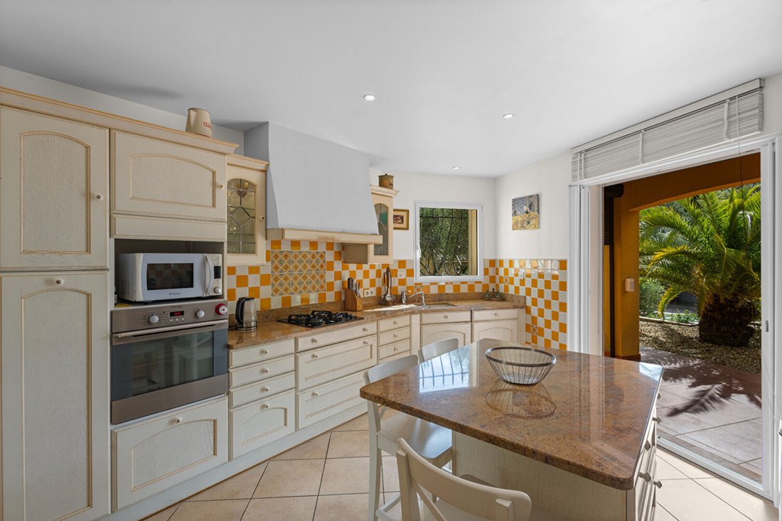 Villa in Montfort-sur-Argens, Provence-Alpes-Côte d'Azur, France 5 - 19173541