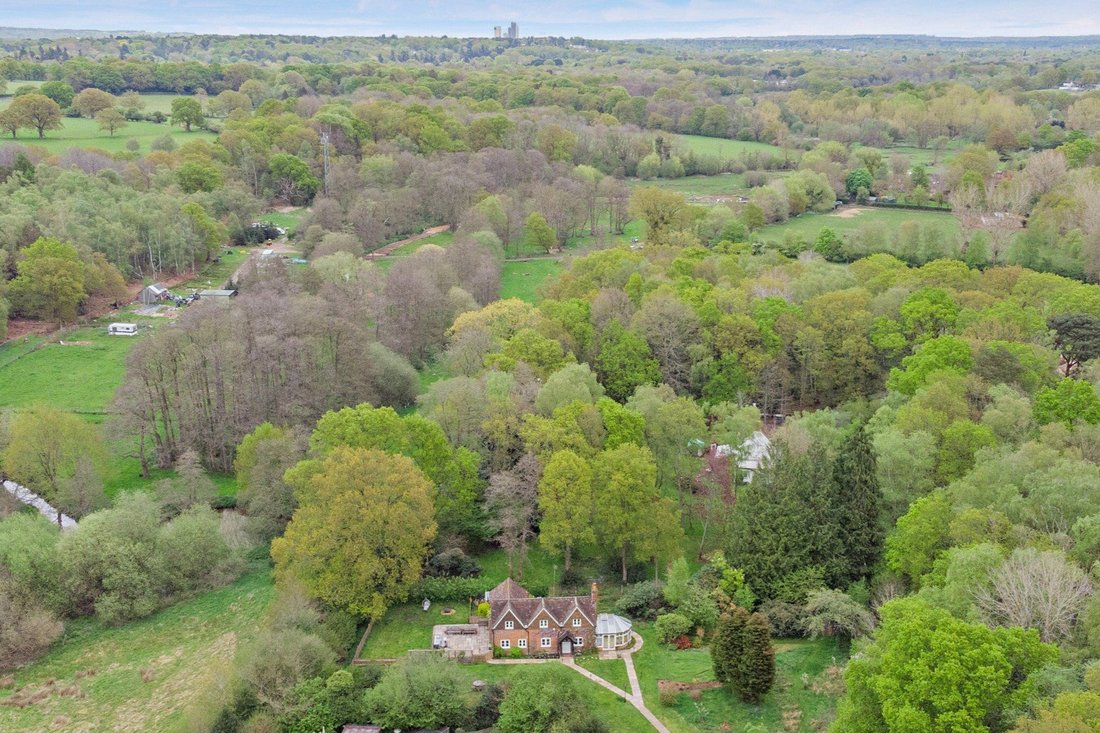 Haus in Whitmoor, Worplesdon, England 2 - 16720476