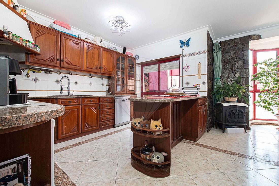 House in Santo Quintino, Lisbon, Portugal 2 - 19177038