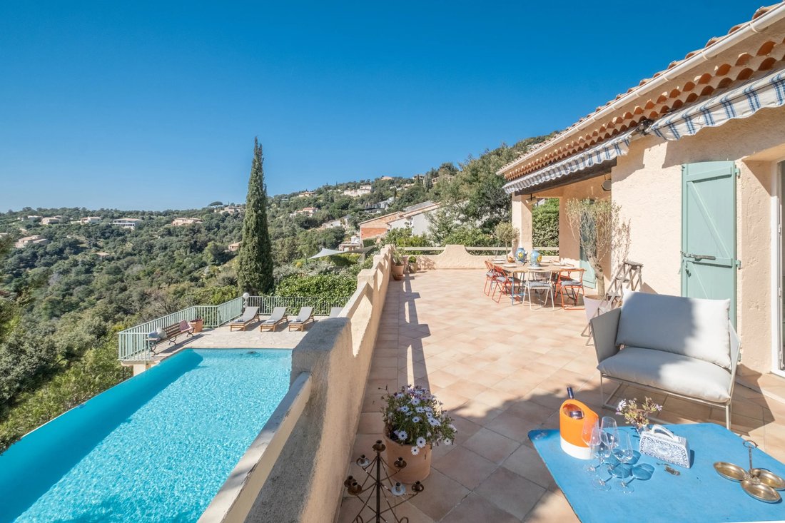 Maison à Les Issambres, Roquebrune-sur-Argens, France 2 - 19181154