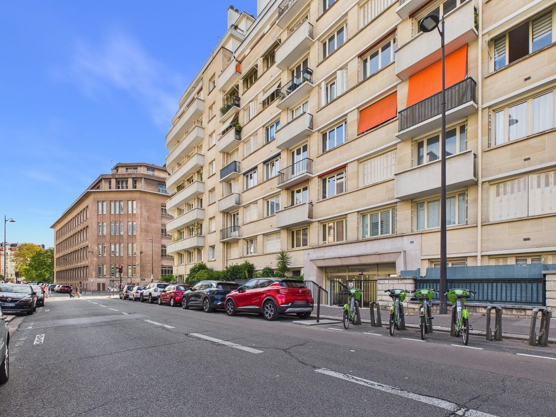 Apartment in Violet Commerce, Paris 15e Arrondissement, Paris 4 - 19174393