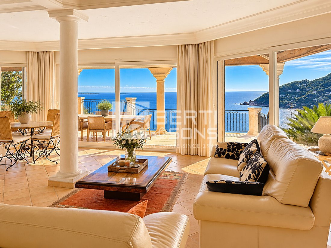 Villa à Théoule-sur-Mer, Provence-Alpes-Côte d'Azur, France 2 - 19173511