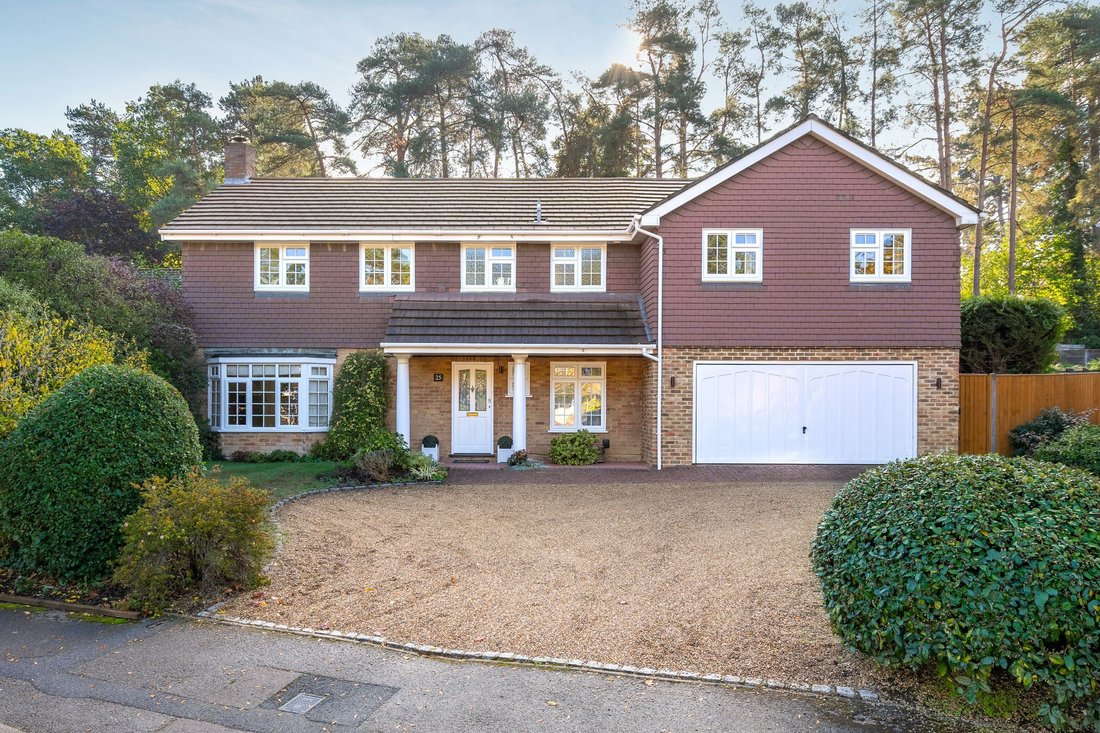 House in Ascot, England 1 - 19171677