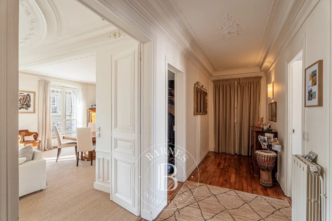 Apartment in Clichy-Trinité, Paris 9e Arrondissement, Paris 4 - 19180537