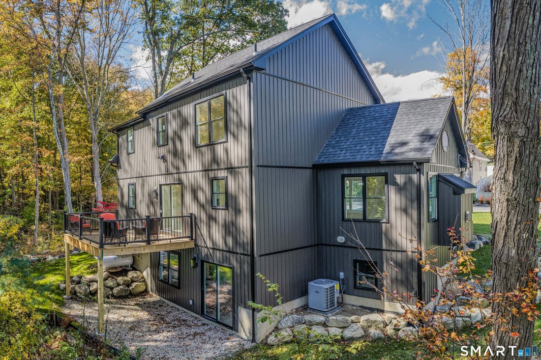 House in Ellington, Connecticut, United States 4 - 19181042