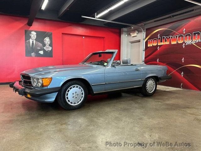 MercedesBenz 560 in Calverton, NY, United States 1 - 19181106