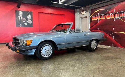 MercedesBenz 560 in Calverton, NY, United States 1