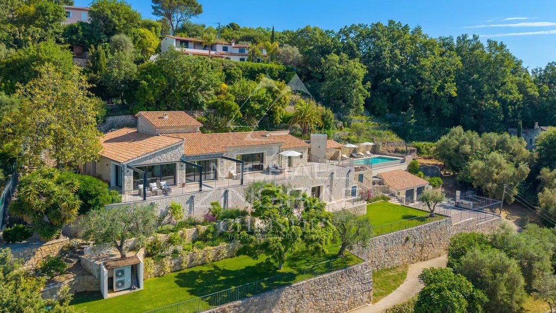 Villa in Châteauneuf-Grasse, Provence-Alpes-Côte d'Azur, France 1 - 19169871