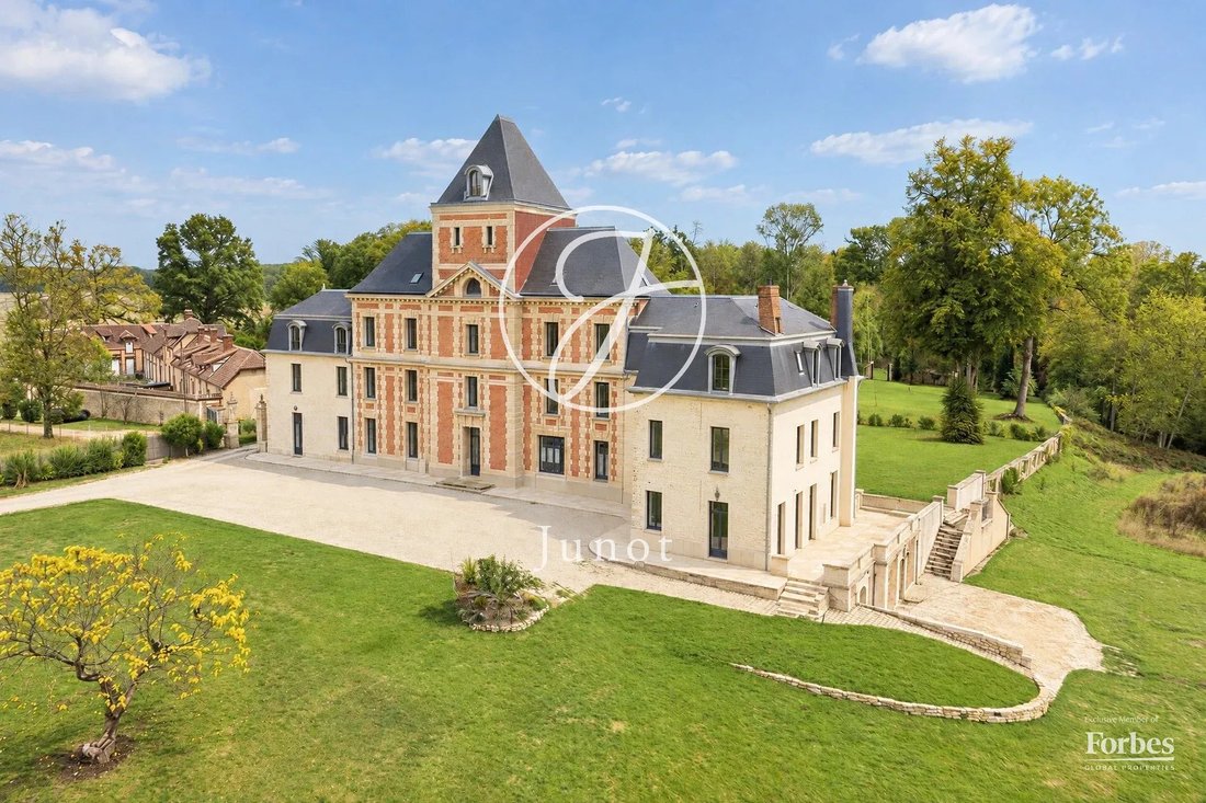 Estate in Levis-Saint-Nom, Ile-de-France, France 4 - 19178383