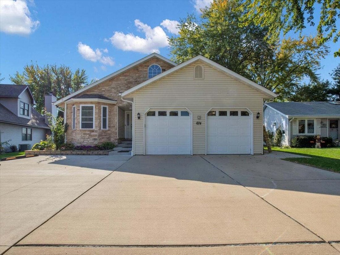 House in Poplar Grove, Illinois, United States 1 - 19174983