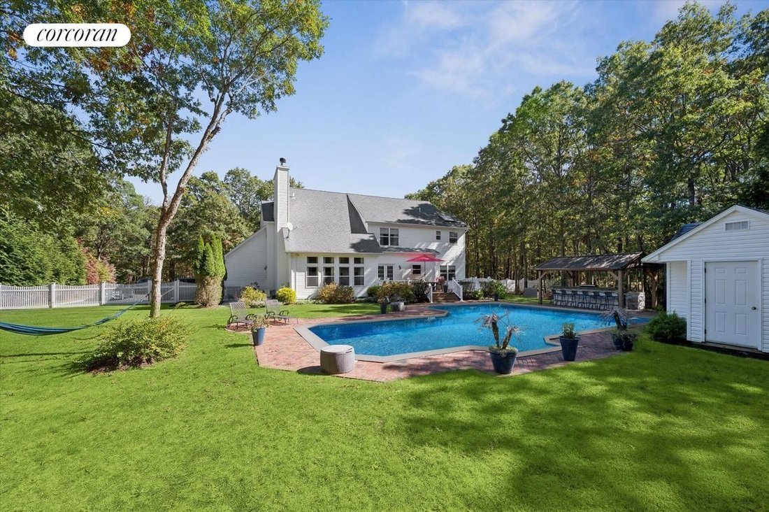 House in Manorville, New York, United States 3 - 19180889