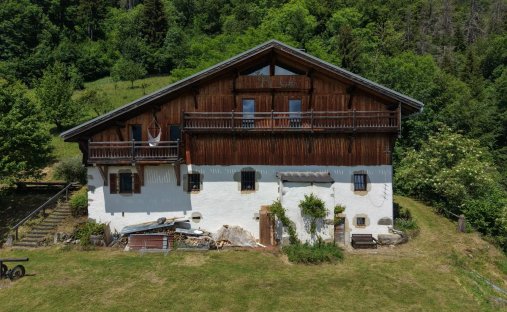 Haus in Taninges, Auvergne-Rhone-Alpen, Frankreich 1