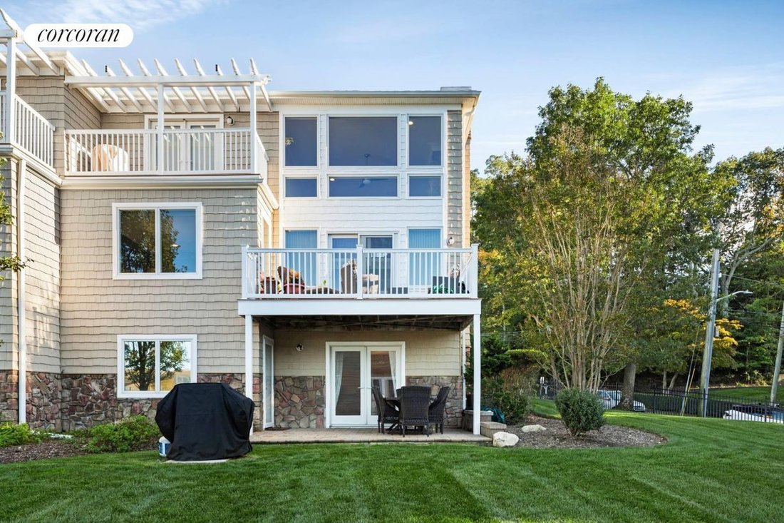 Port Jefferson, New York, United States 5 - 19180891