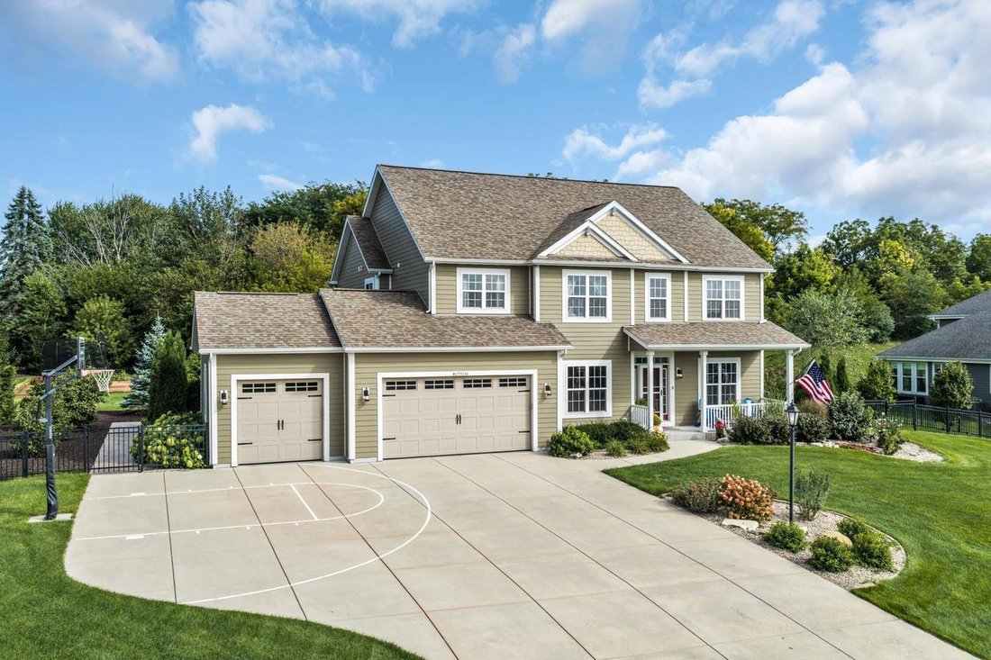 House in Waukesha, Wisconsin, United States 1 - 19176866