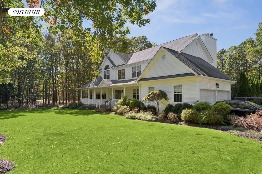 House in Manorville, New York, United States 2 - 19180889