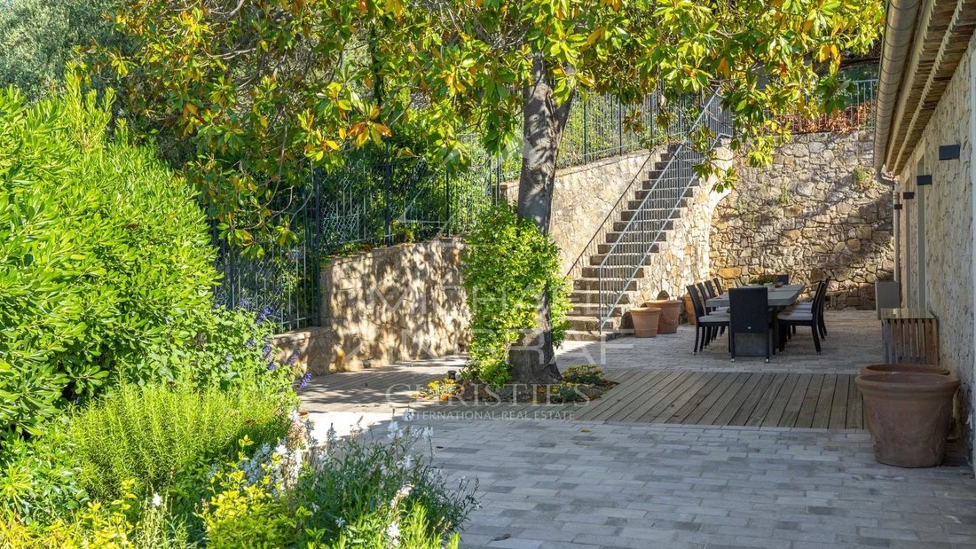 Villa in Châteauneuf-Grasse, Provence-Alpes-Côte d'Azur, France 2 - 19169871