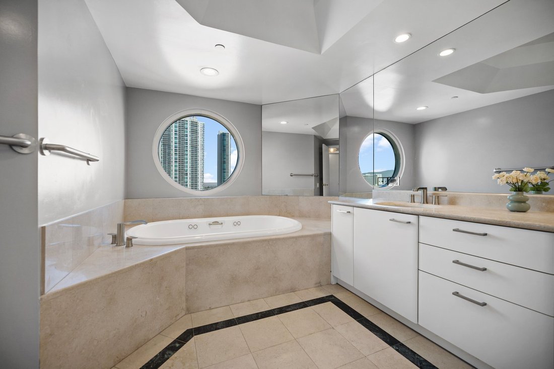 Condo in Las Vegas, Nevada, United States 5 - 19176196