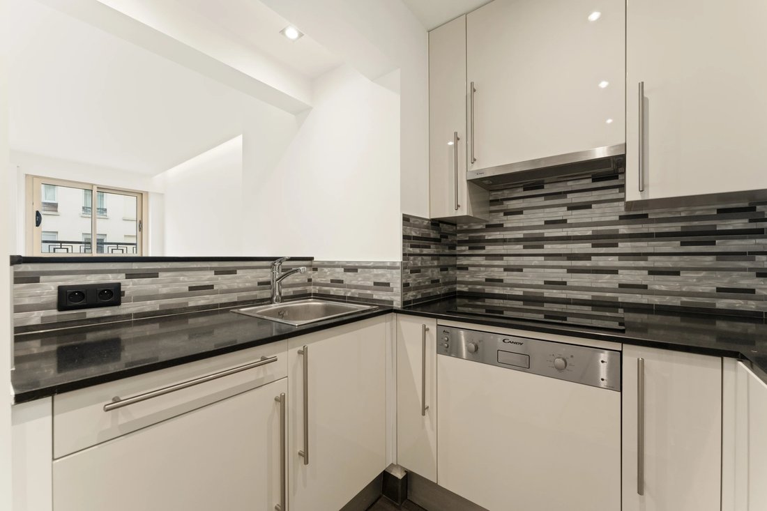 Apartment in Paris 18e Arrondissement, Paris, France 4 - 19169752