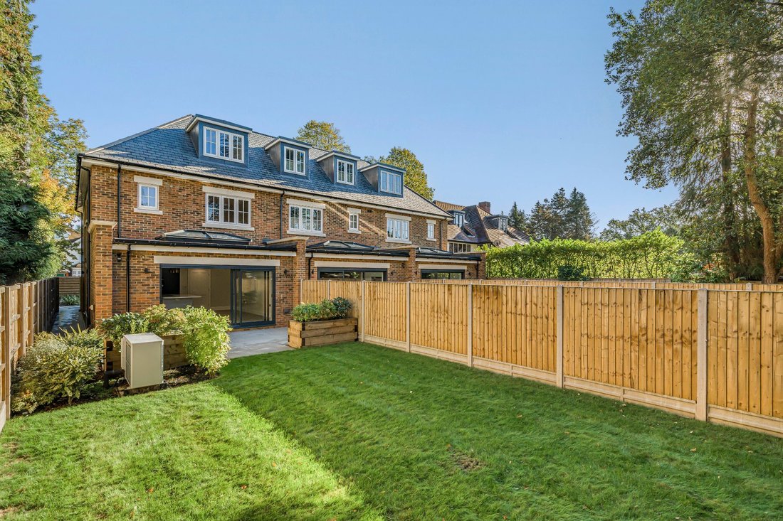 House in Walton, Elmbridge, England 3 - 19174802