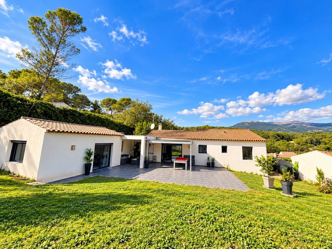 Villa in Nord, Roquefort-les-Pins, France 4 - 19178261