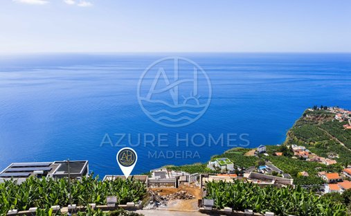 Land in Ponta do Sol, Madeira, Portugal 1