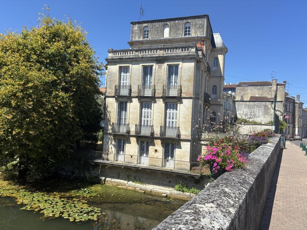 Casa a Jonzac, Nuova Aquitania, Francia 1 - 19178396