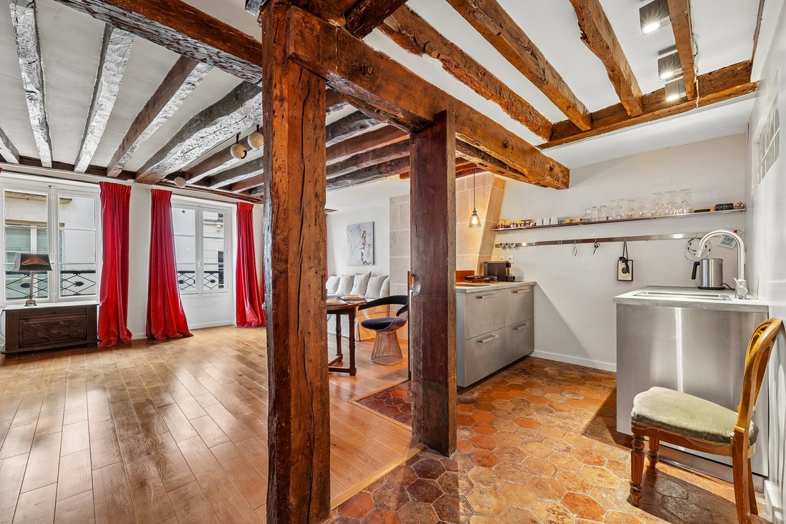 Apartment in Sainte Avoie, Paris 3e Arrondissement, Paris 4 - 19170342