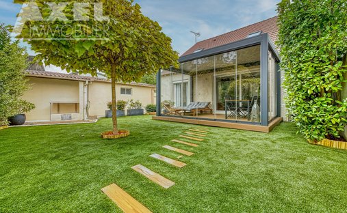 Maison à Bois de la Couronne, Bois-d'Arcy, France 1