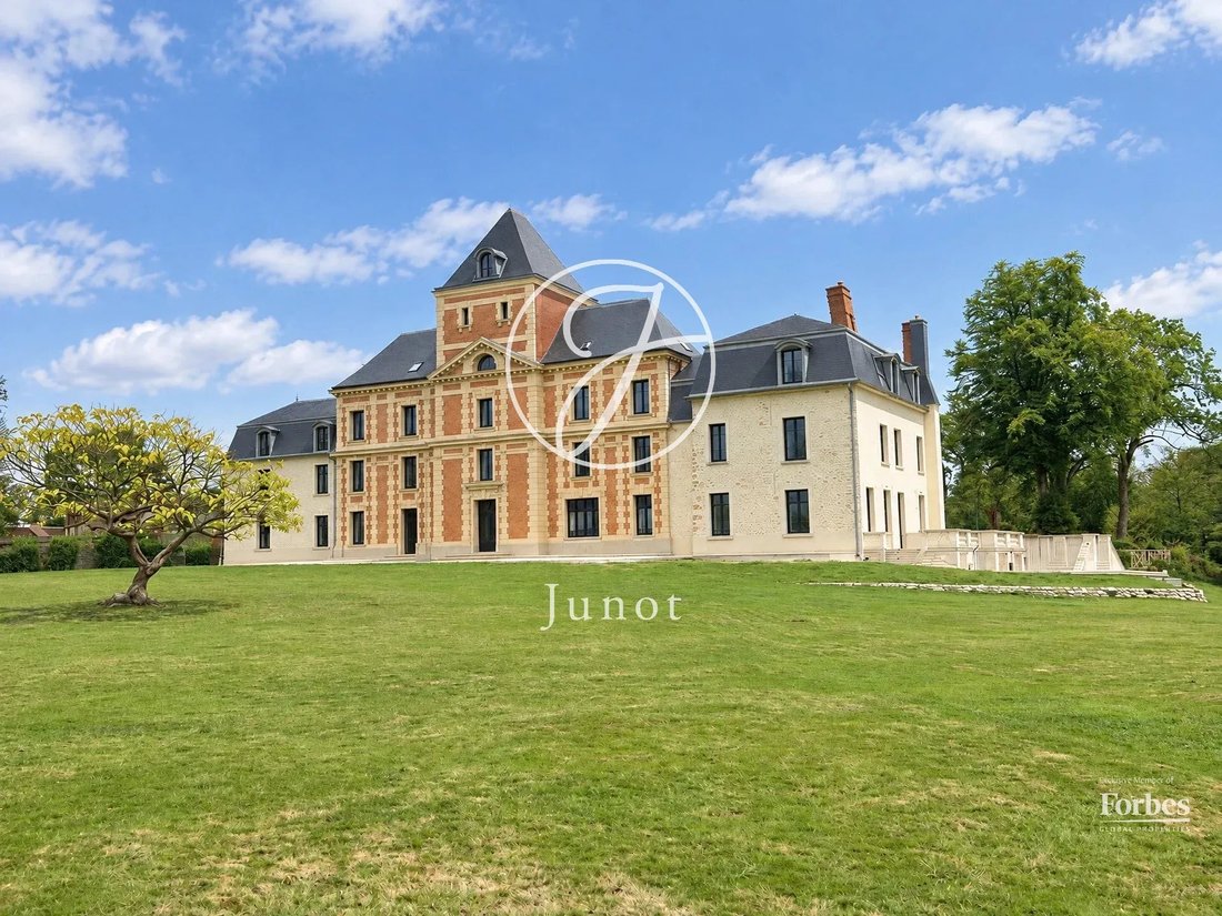 Estate in Levis-Saint-Nom, Ile-de-France, France 5 - 19178383