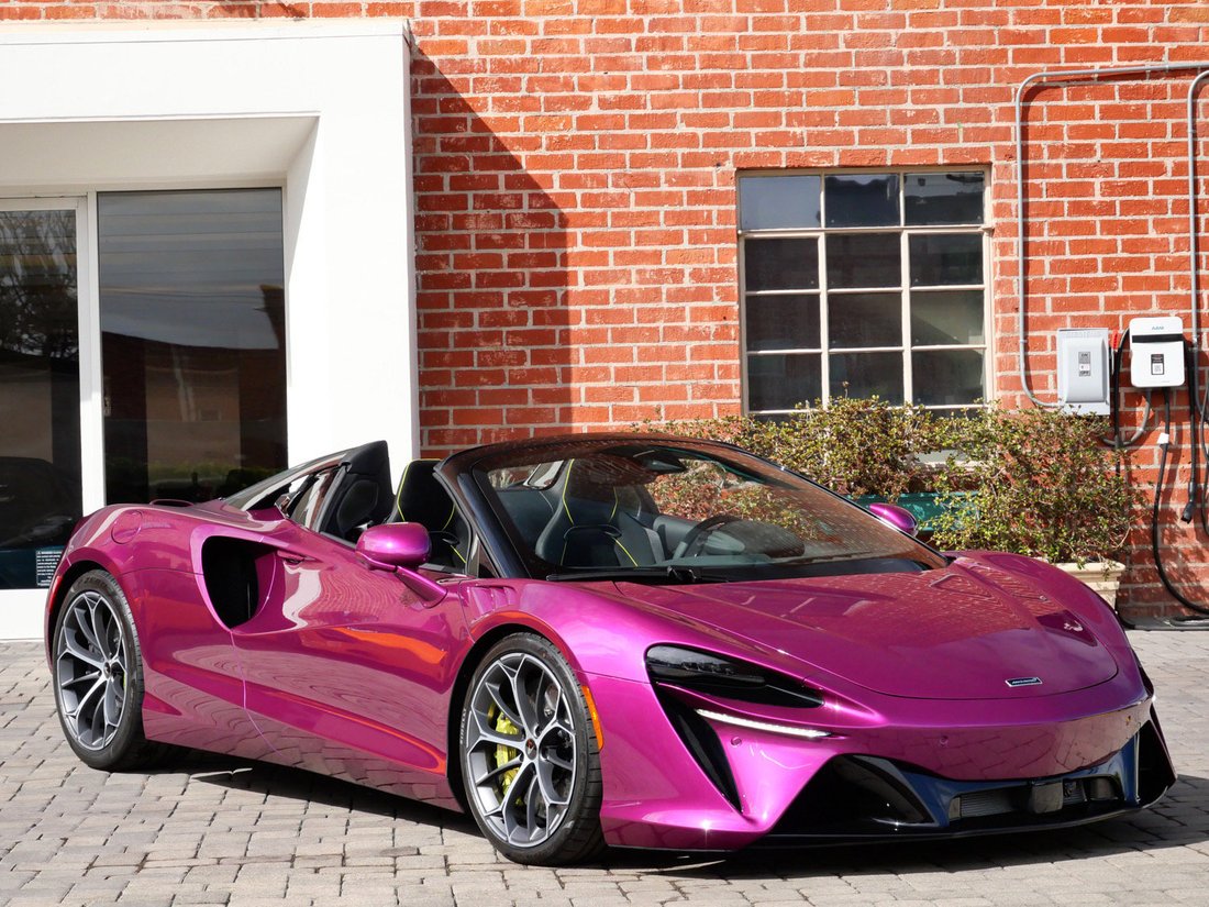 Cabriolet in Beverly Hills, CA, United States 1 - 19175323