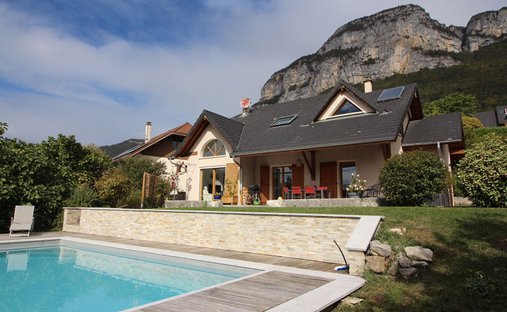 Villa in Les Deserts, Auvergne-Rhône-Alpes, France 1