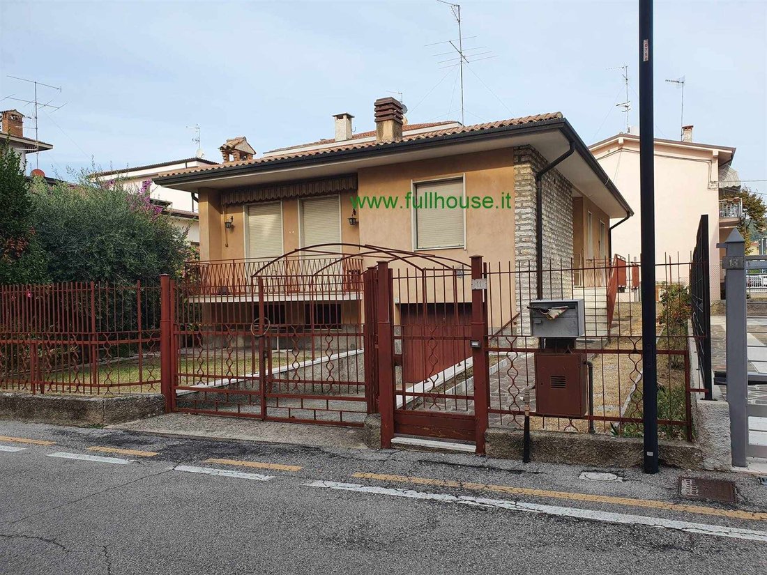 Villa in Bardolino, Veneto, Italy 1 - 19173309