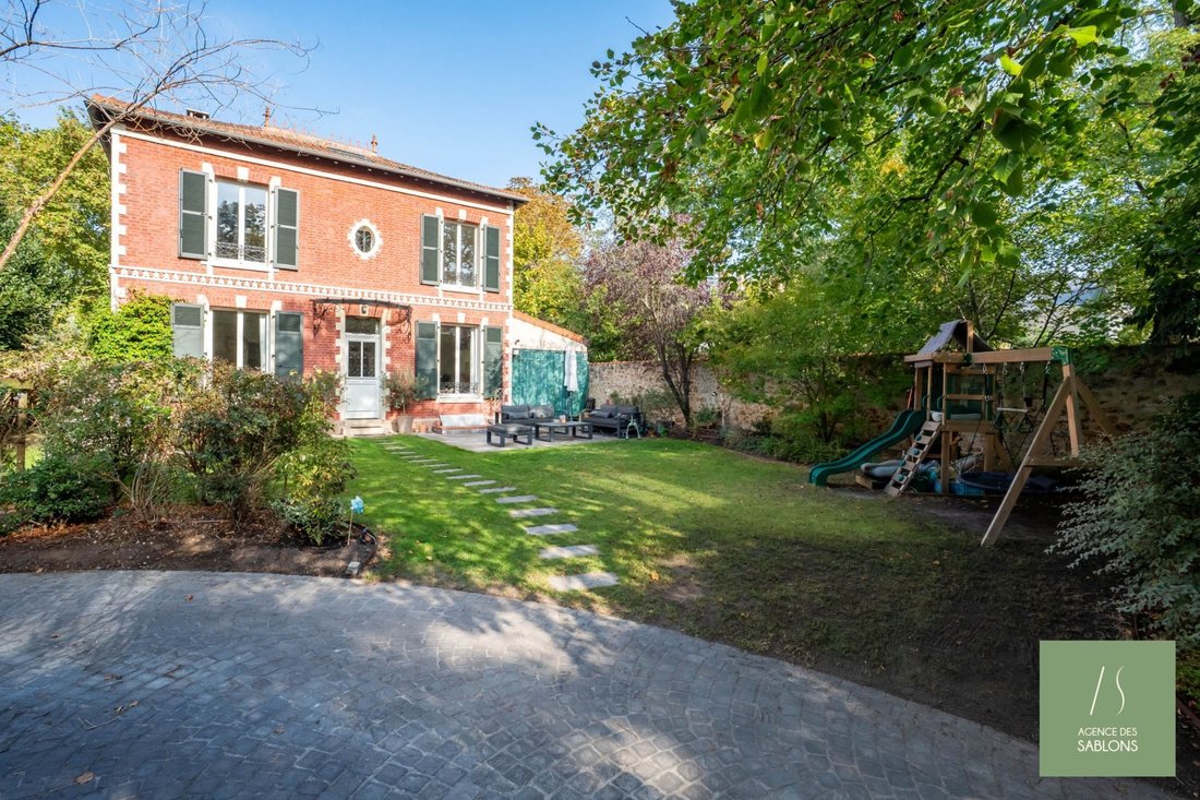 House in Le Vésinet, Ile-de-France, France 2 - 19173424