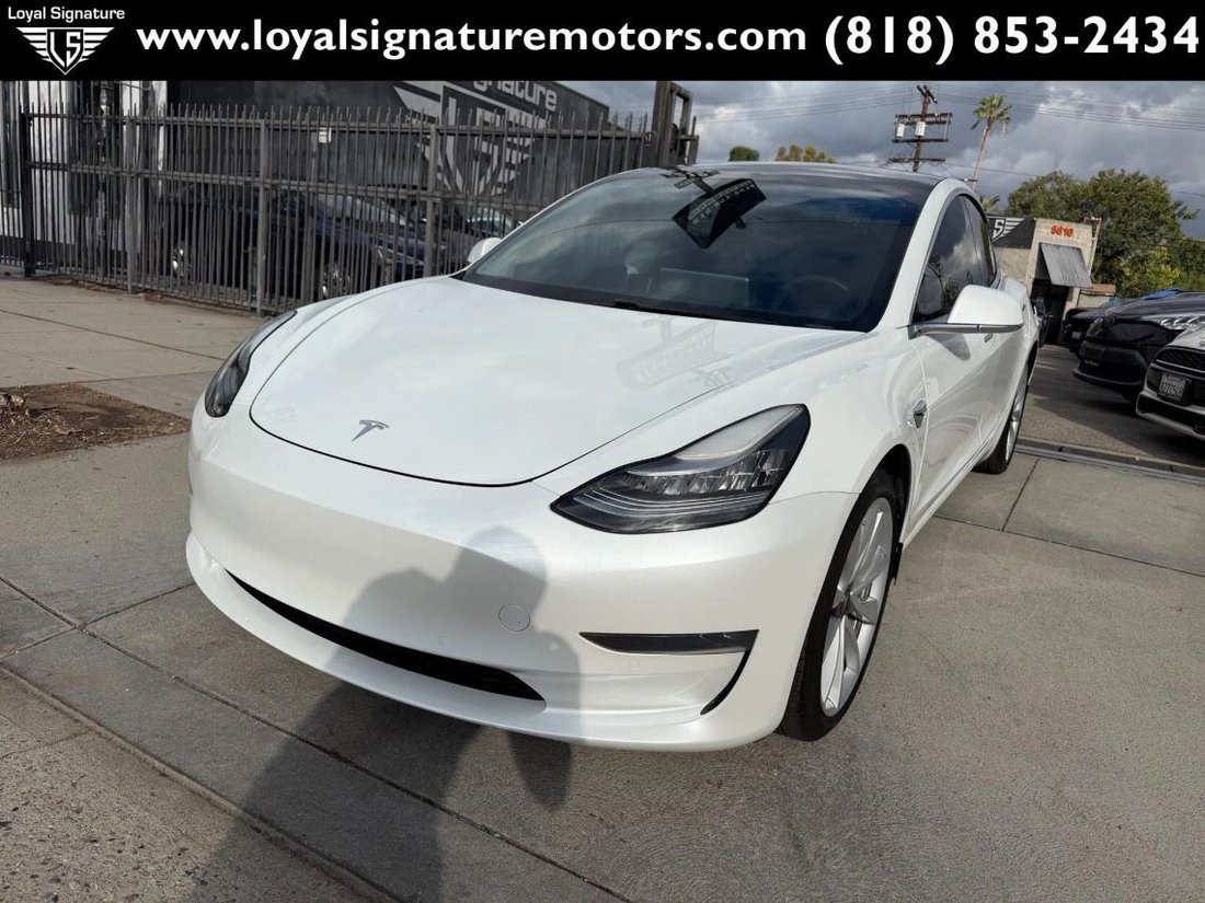 Sedan in Van Nuys, CA, United States 3 - 19178610
