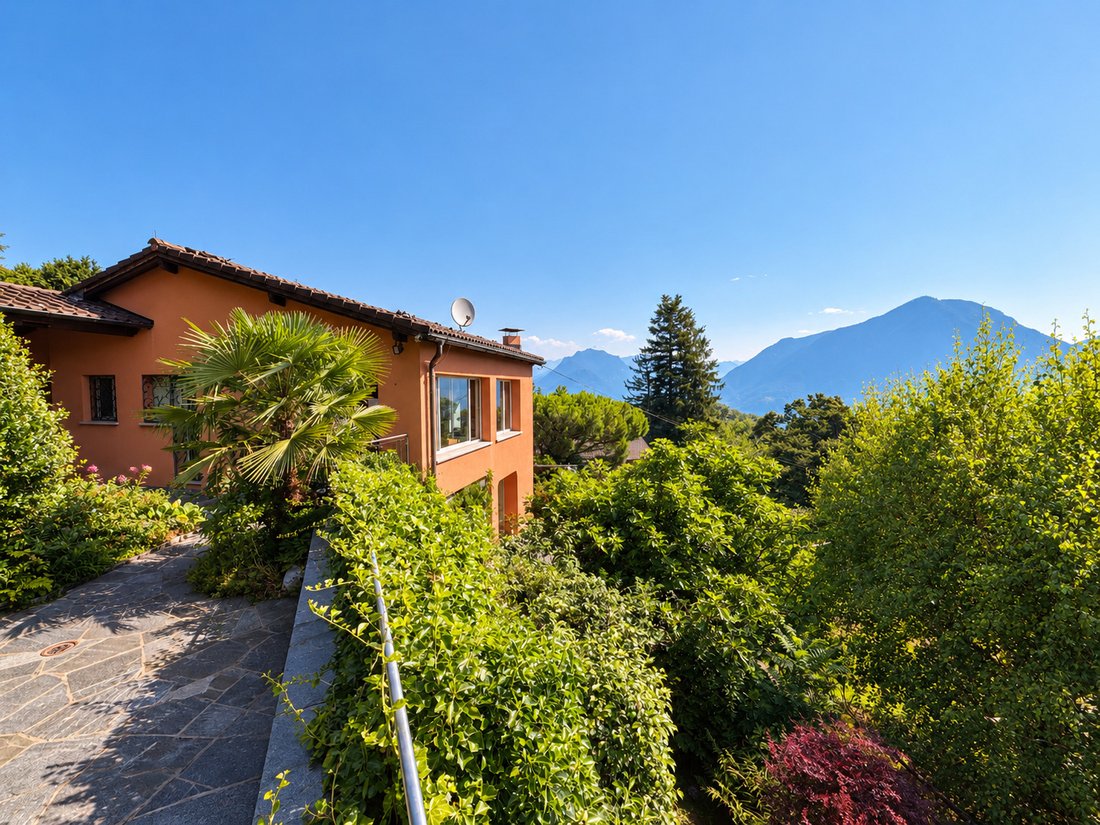 Villa in Brusino Arsizio, Ticino, Switzerland 1 - 19171631