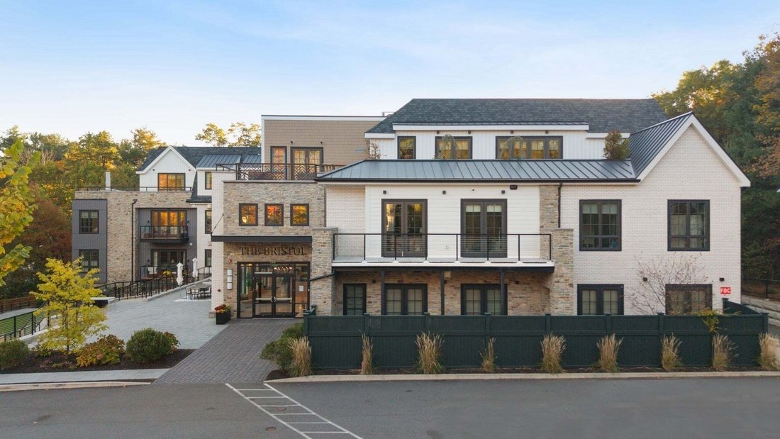 Condo in Wellesley, Massachusetts, United States 3 - 19173257