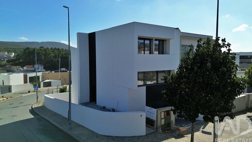 Townhouse in Fanzeres e Sao Pedro da Cova, Porto District, Portugal 1 - 19133977