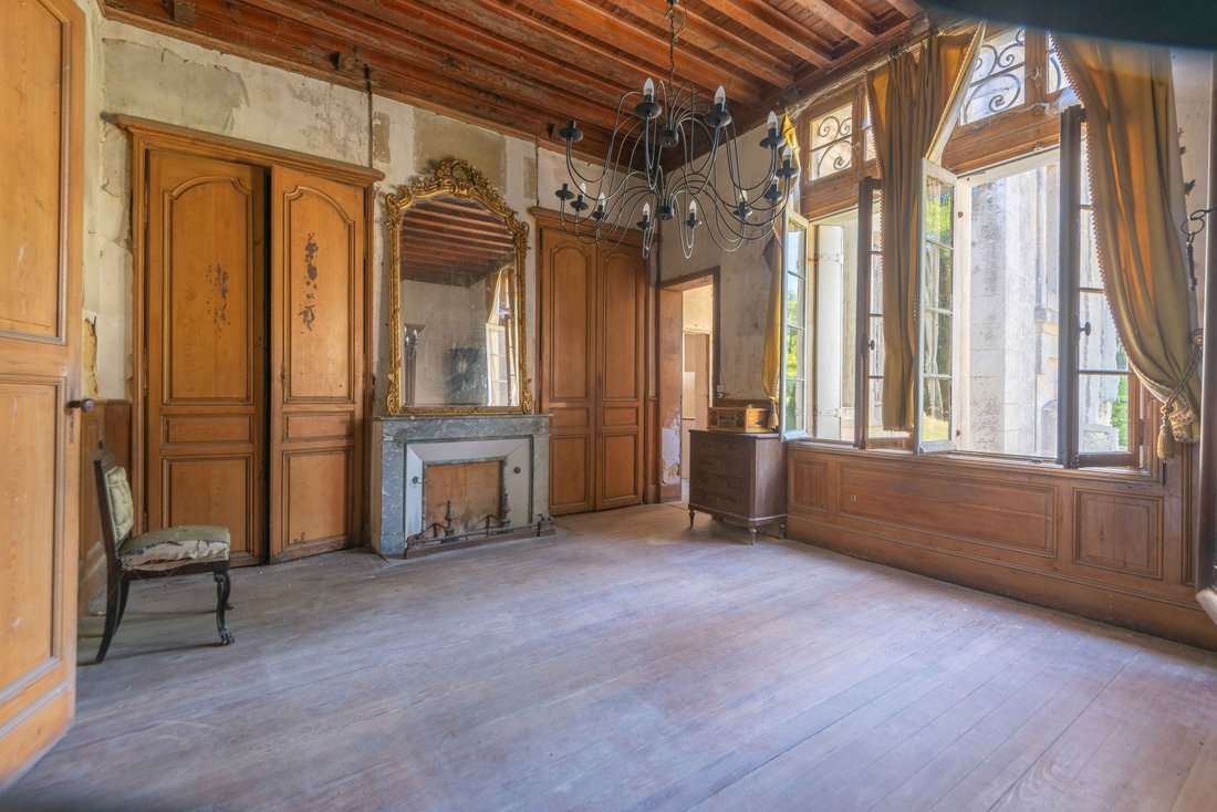 Castle in Cambes, Nouvelle-Aquitaine, France 5 - 19170323