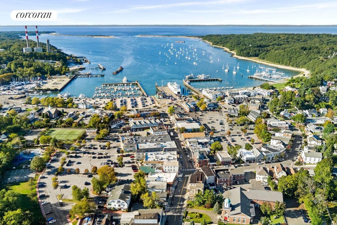 Port Jefferson, New York, United States 3 - 19180891