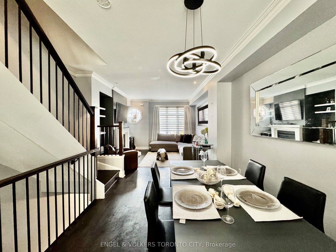 Townhouse in Toronto, Ontario, Canada 3 - 19173220